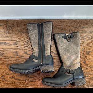 Ugg Women’s Chancery Bomber Boots